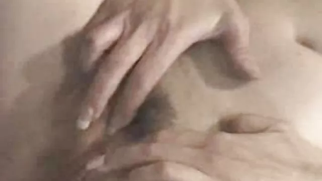 他們下來喝葡萄酒，然後最後扔粉