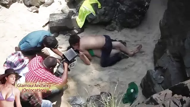 他在女兒的男朋友身上進行間諜活動
