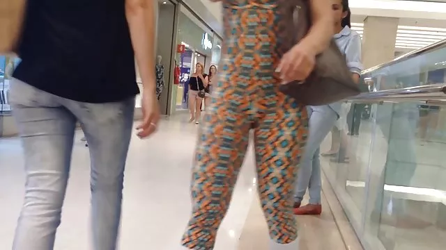 她喜歡和女兒和兒子一起騎車