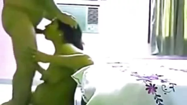 媽媽終於在我的陰莖上反彈了